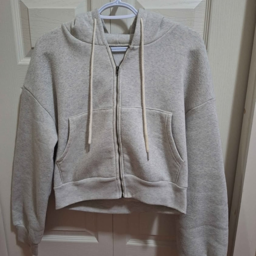 CLOTHING BUNDLE - Picture 2 of 7